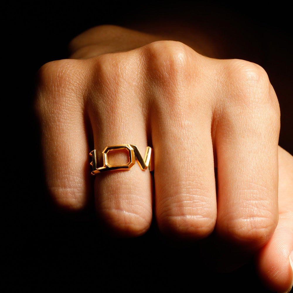 The ‘BELOVED’ ring by designer Solange Azagury-Partridge - 18 karat yellow gold form - model 1