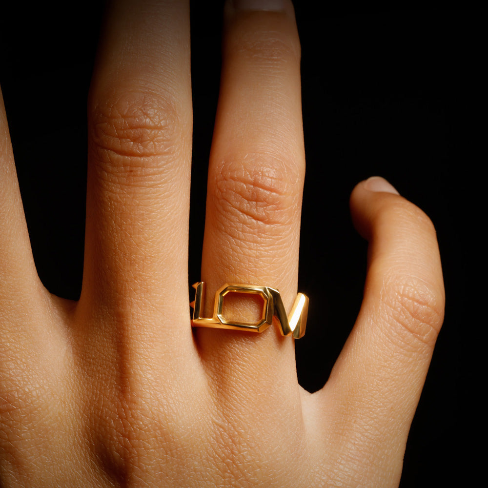 The ‘BELOVED’ ring by designer Solange Azagury-Partridge - 18 karat yellow gold form - model 2