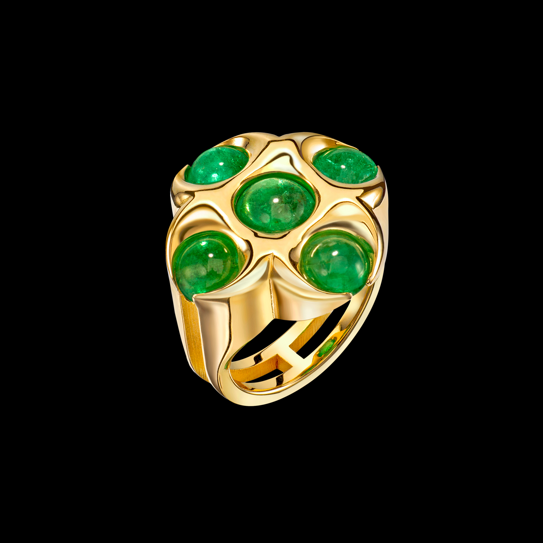 Emerald horns ring by deisgner Solange Azagury-Partridge, 18k Yellow Gold and Emerald - Side view