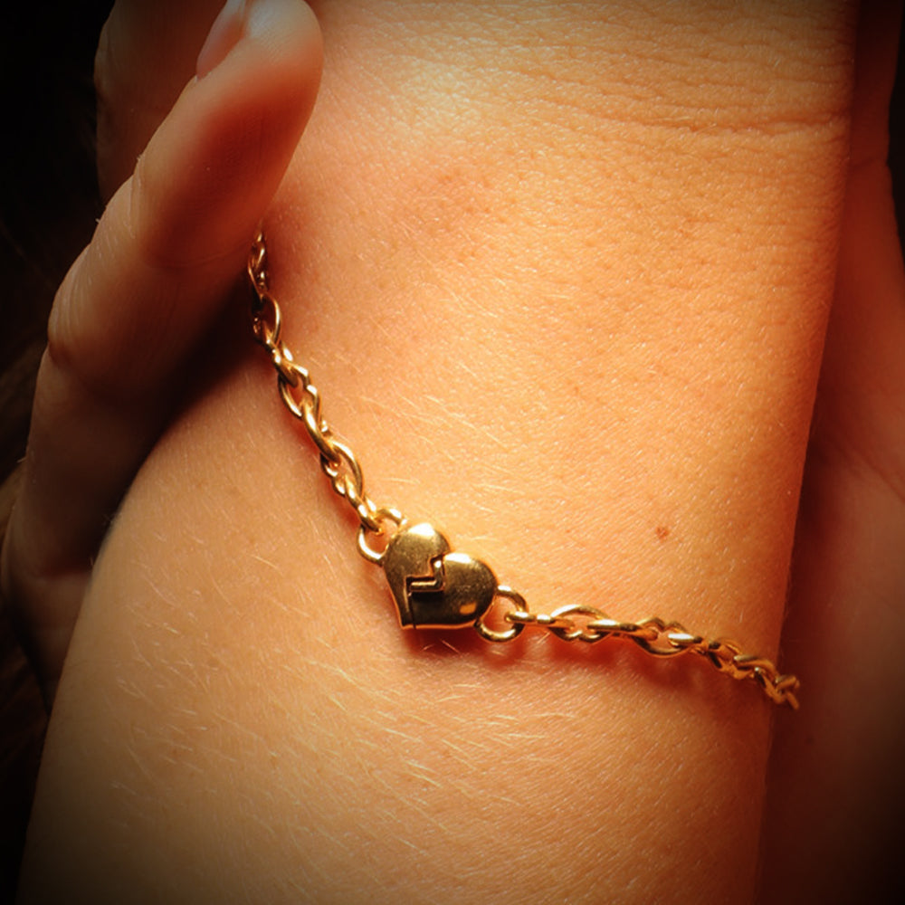 Love & Kisses Chain Bracelet by designer Solange Azagury Partridge - 18 carat Yellow Gold - model styling