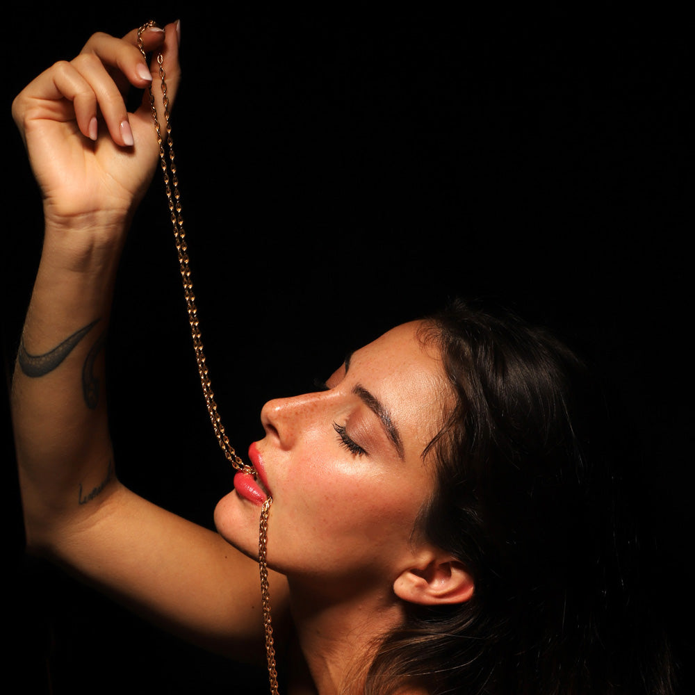 The Love and Kisses chain long necklace by designer Solange Azagury-Partridge - 18 carat Yellow Gold - model styling