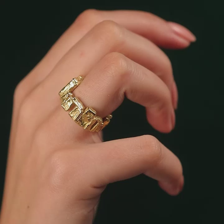 Goldhenge Stonehenge shaped ring 18 karat yellow gold by Solange Azagury-Partridge video on hand