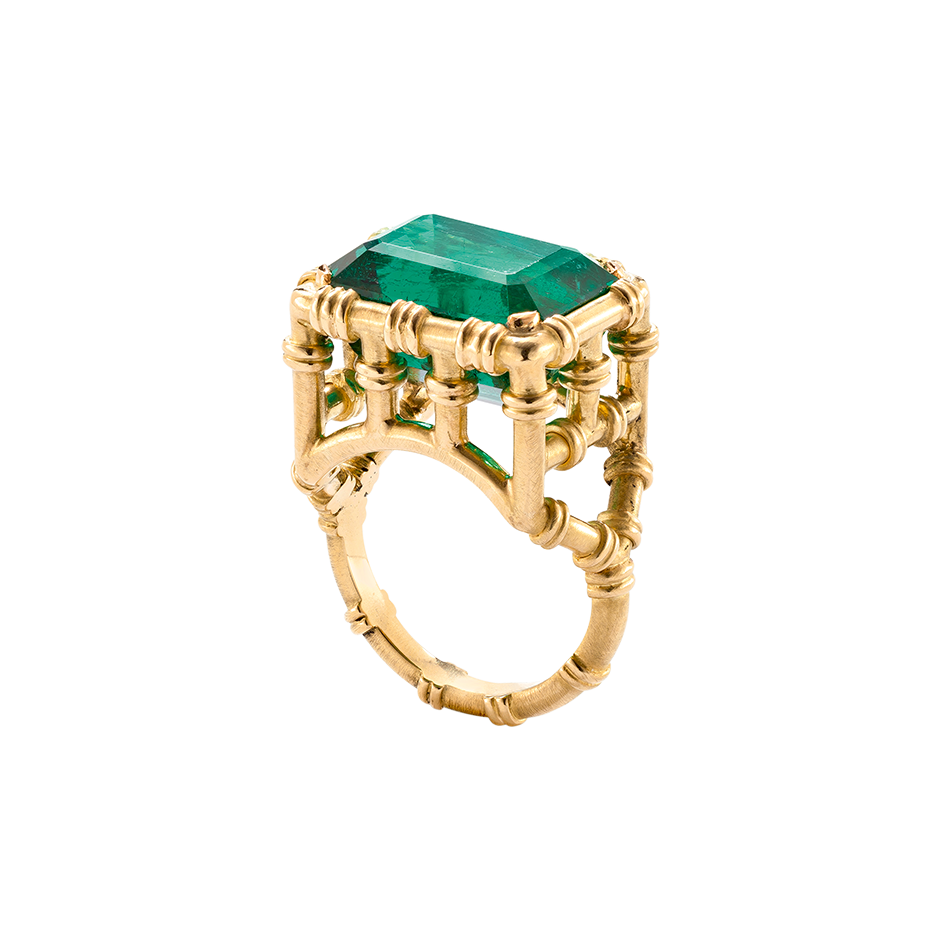 A bamboo motif ring with emerald on the top in 18 karat yellow gold by Solange Azagury-Partridge