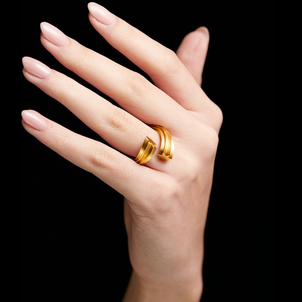 Goldstar Ring Two Star Colliding 18 Karat Yellow Gold by Solange Azagury-Partridge on hand