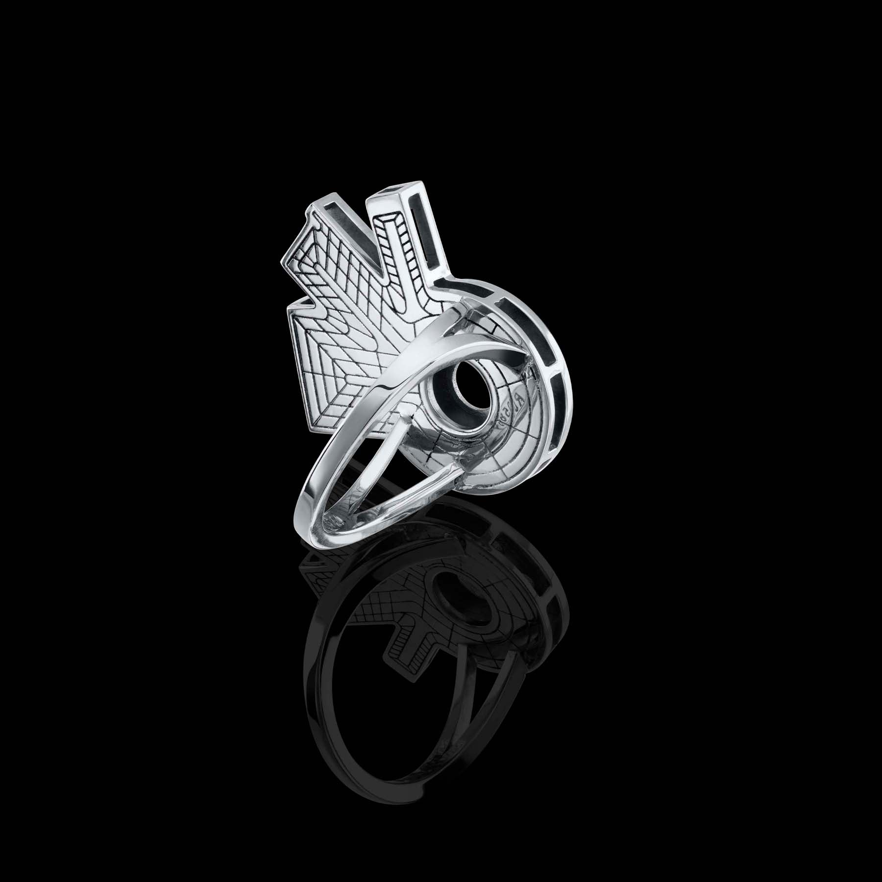 Benfey Ring by designer Solange Azagury-Partridge - 18 carat white gold and diamonds - Back vertical