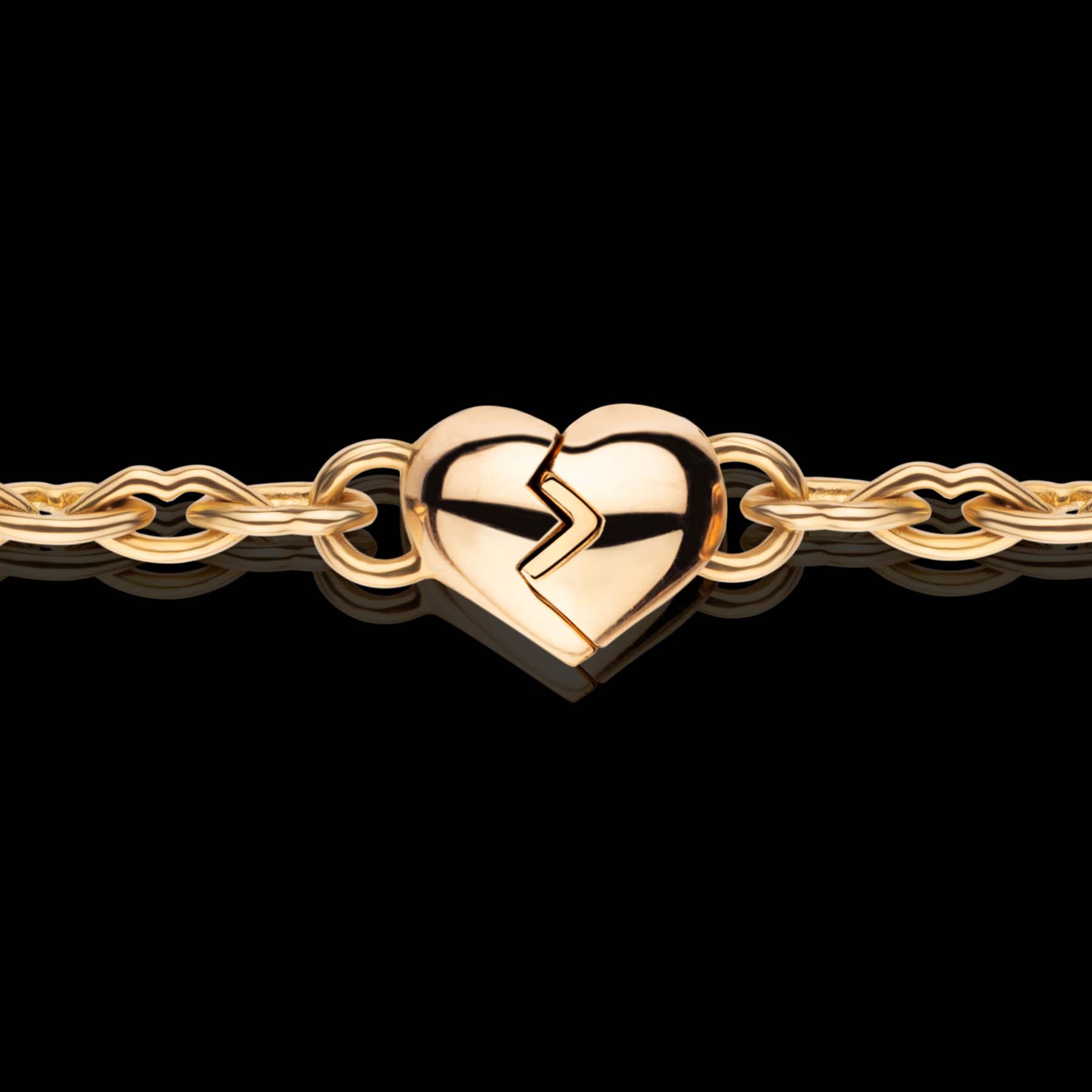 Love & Kisses Chain Bracelet by designer Solange Azagury Partridge - 18 carat Yellow Gold - front view close up