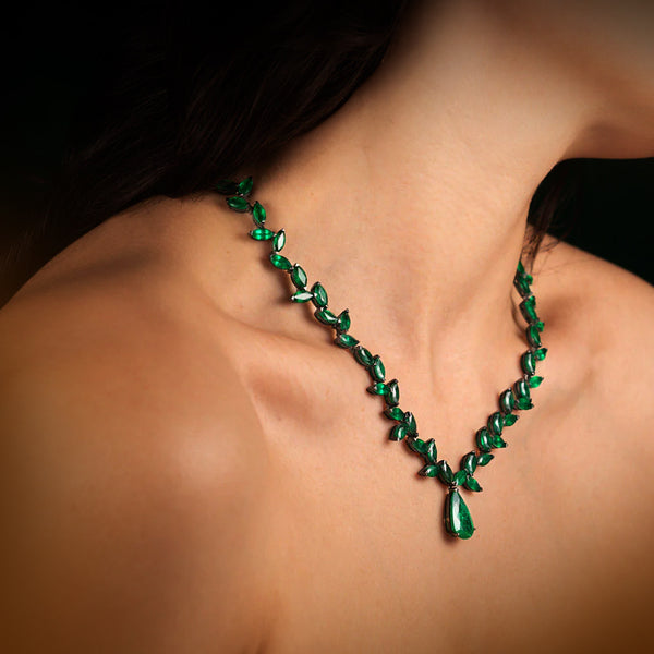 OldFashionedEmeraldNecklace_St