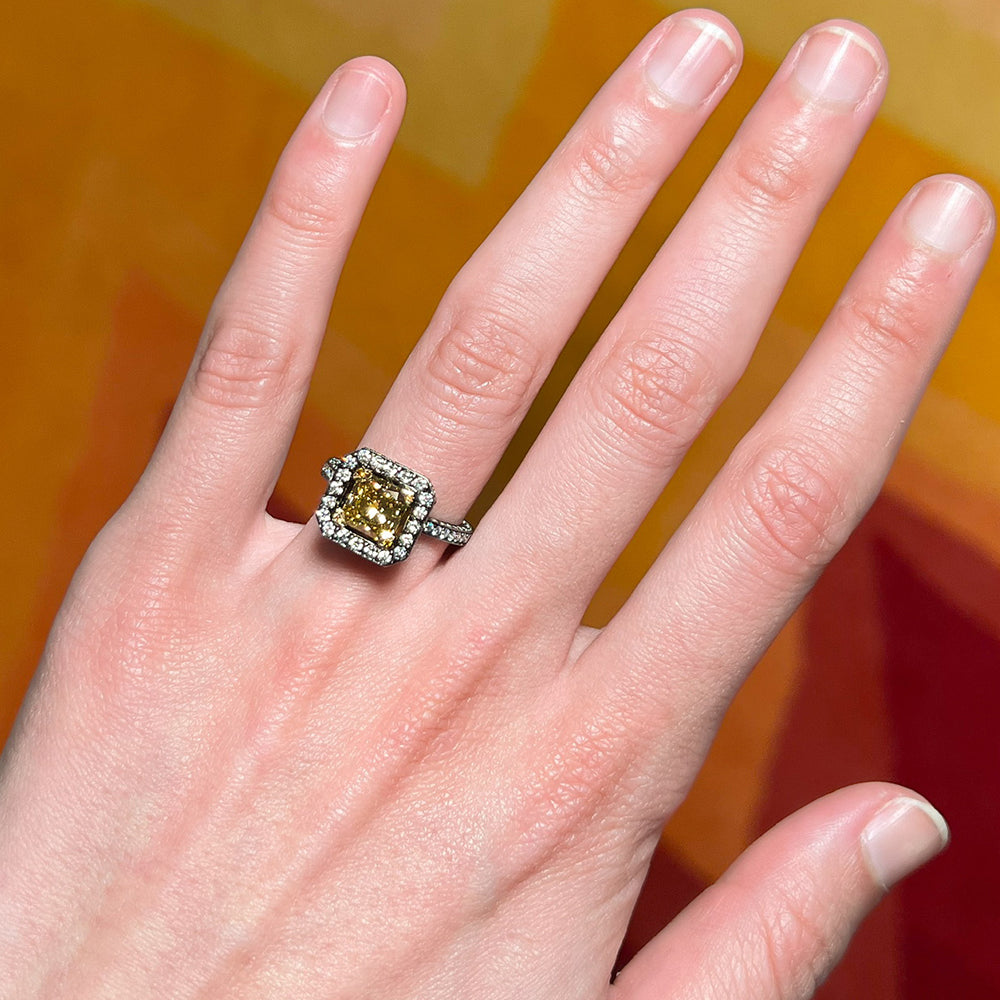 Cup Emerald Diamond Ring