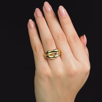 Hotlips Lip Shaped 18 Karat Gold Ring by Solange Azagury-Partridge Video on hand