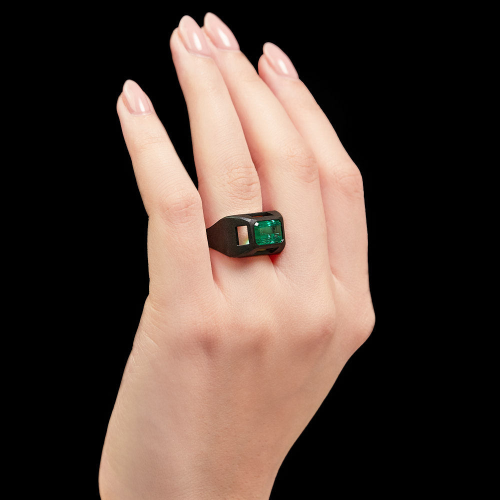Chromeo Emerald Ring Set in Blackened 18 karat white gold by Solange Azagury-Partridge On hand