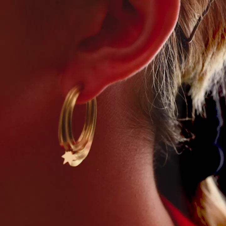 Goldstar Shooting Star Motif Long Earrings in 18 karat yellow gold by Solange Azagury-Partridge Video on Model